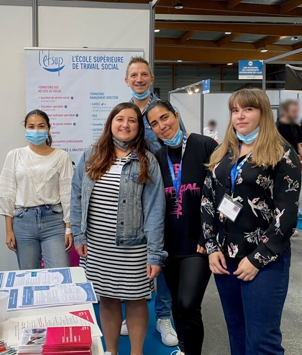 Des salariés mais aussi étudiants de l'ETSUP étaient présents los du salon Studyrama 1eres et terminales du 9 octobre 2021 au Paris Hall Center