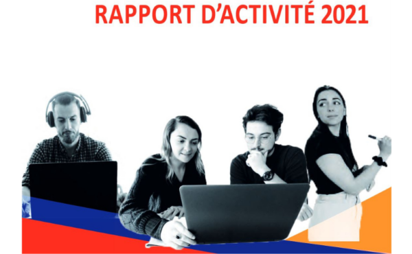 Etudiant.e.s de l'ETSUP en couverture du rapport d'activité 2021